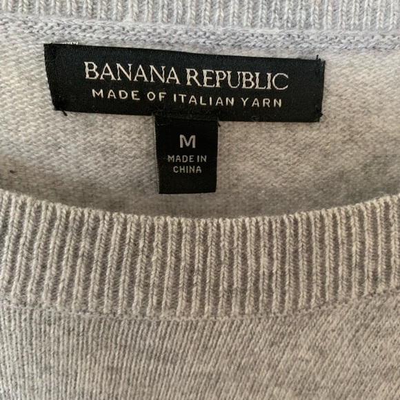 Banana Republic Gray Crewneck Sweater with C’EST BON White Front Decor Medium - Picture 3 of 3